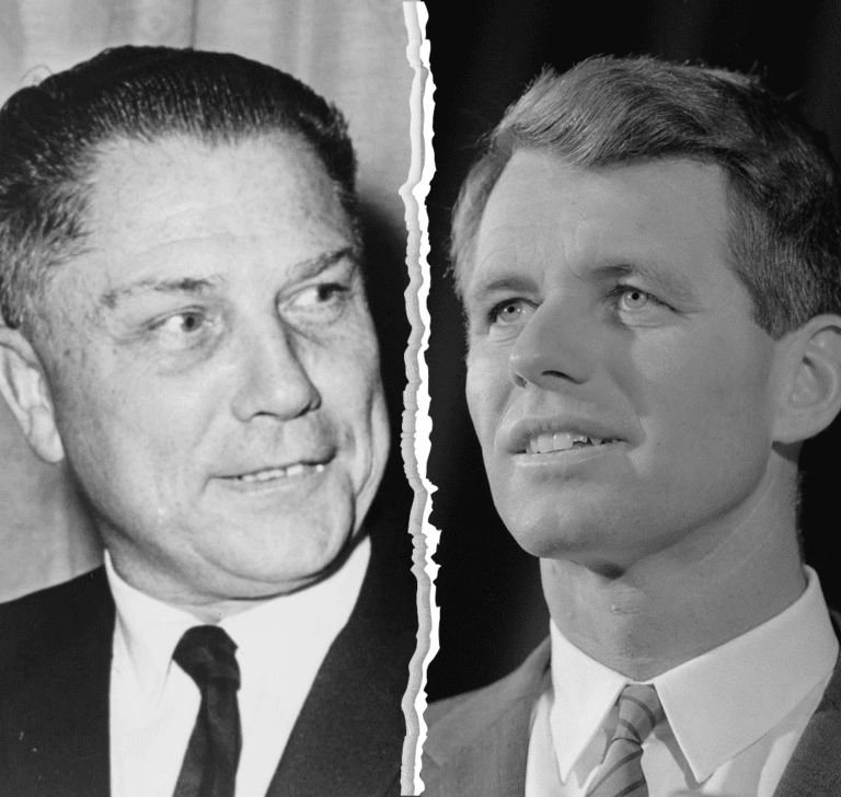 En la imagen se muestra a Jimmy Hoffa y Robert Kennedy