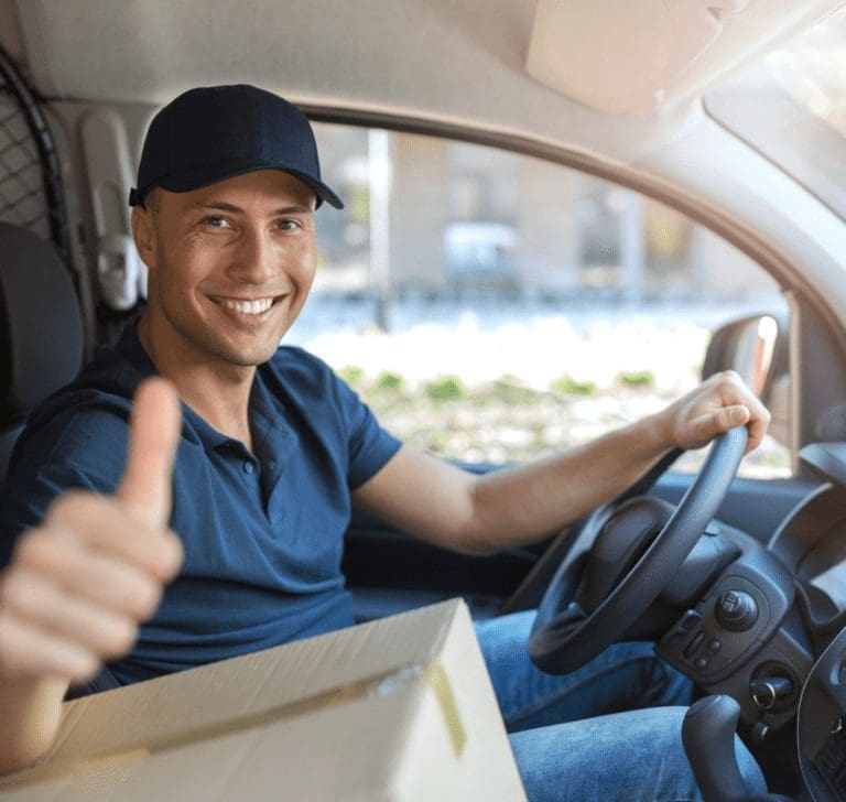 En la imagen se muestra un camionero