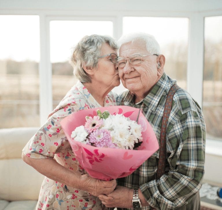 En la imagen se muestra una pareja en San Valentín