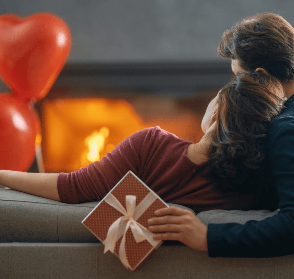 En la imagen se muestra una pareja en San Valentín