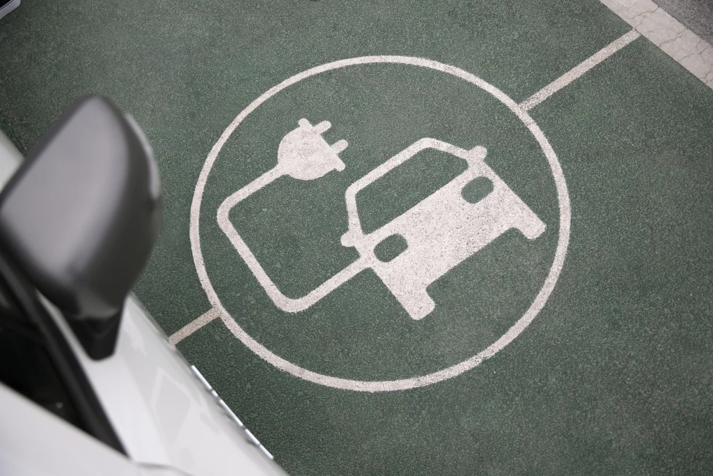 Buy America: los cargadores para vehículos eléctricos deberán ser 100% nacionales