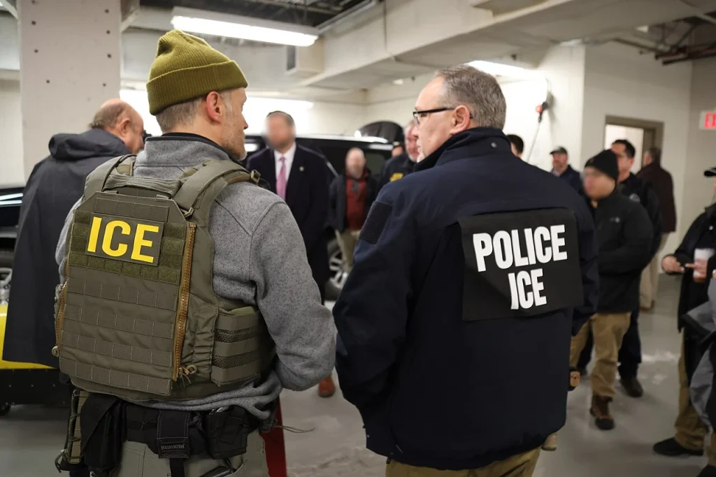 Agentes federales detienen a 13 conductores de camiones en una redada en el DMV de Pensilvania