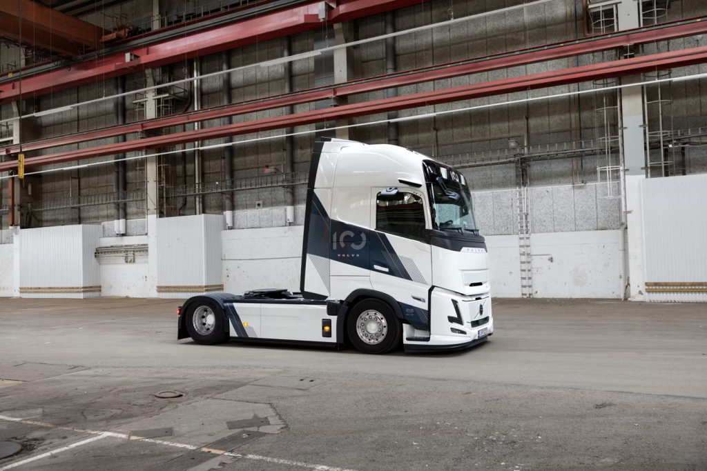 Volvo Trucks conmemora 100 años con una edición especial de sus camiones FH y FH16