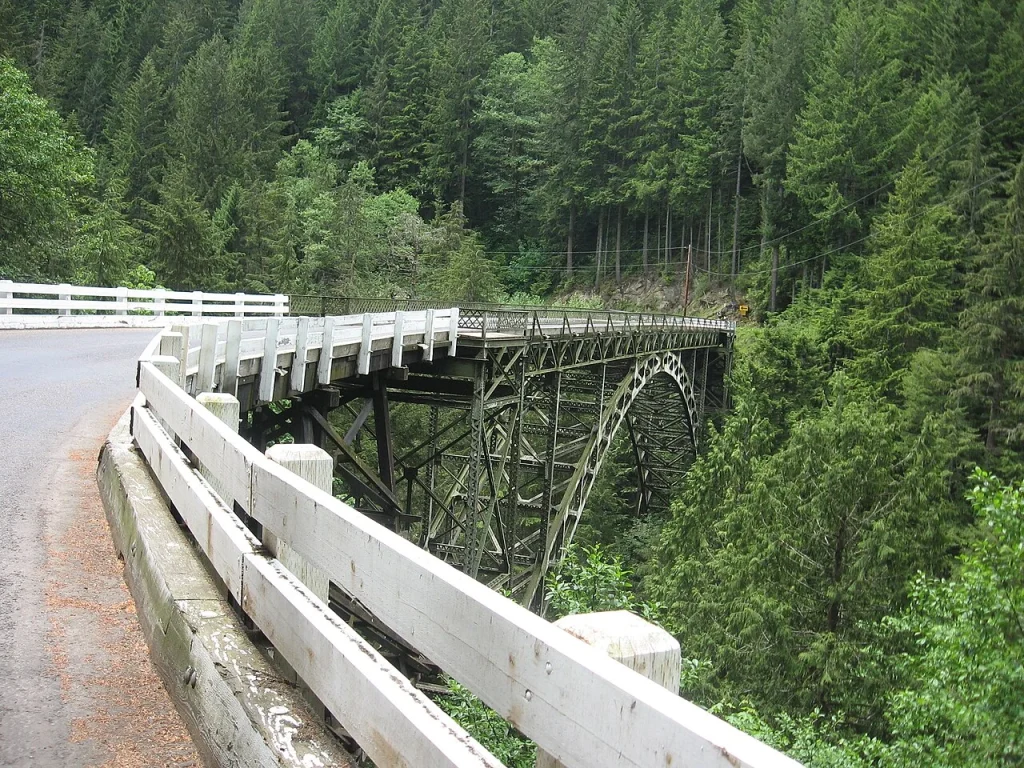 Bridges in Washington with Restrictions for Commercial Vehicles