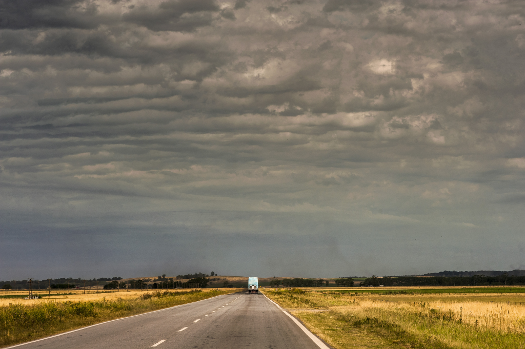 Seguridad para camioneros: qué hacer si hay un tornado mientras se conduce