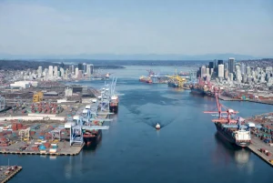 Desde 2015, Seattle y Tacoma no compiten entre sí como puertos separados. Port of Seattle vs. Port of Tacoma